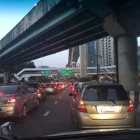 Photo taken at Lat Phrao Square Flyover by นักปั่นหุ่นหมี on 10/20/2022