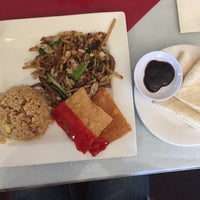 Das Foto wurde bei Szechuan Omei Restaurant von JoLynne H. am 1/1/2015 aufgenommen