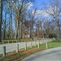 รูปภาพถ่ายที่ Forest Park โดย Brian O. เมื่อ 11/2/2012