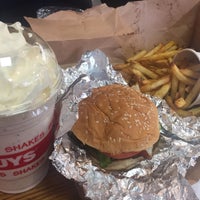Photo taken at Five Guys by Magda T. on 9/28/2019