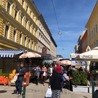 Foto diambil di Brunnenmarkt oleh Benjapit L. pada 4/14/2018
