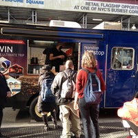 12/5/2012 tarihinde Jess L.ziyaretçi tarafından Delta Nonstop NYC Food Truck'de çekilen fotoğraf