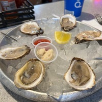 Photo taken at Pearl&amp;#39;s Oyster Bar by Diana H. on 3/20/2022