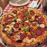 Foto diambil di Double Zero Pizzeria oleh Hamd N. pada 3/14/2022