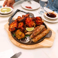 Das Foto wurde bei Shezan Restaurant &amp;amp; Banquet Hall von Ameet P. am 1/12/2020 aufgenommen