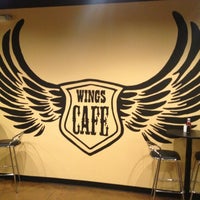 Foto tomada en Wings Cafe  por Justin M. el 12/8/2012