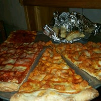 Foto tomada en Napoli Pizza &amp;amp; Pasta  por Irving M. el 4/15/2017