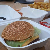 Снимок сделан в Bleecker Burger пользователем RMB 1/2/2022