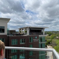 Foto diambil di UP on The Roof oleh Paul G. pada 4/16/2022