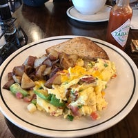 Photo taken at Corner Bakery Cafe by Paul G. on 11/17/2018