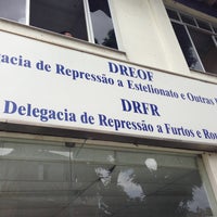 Photo taken at Delegacia de Repressão a Estelionato e Outras Fraudes - DREOF by Geraldo T. on 2/22/2013
