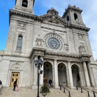 Photo taken at Basilica of Saint Mary by Hoa V. on 12/24/2021