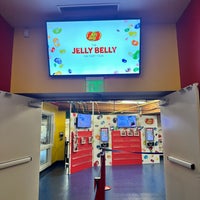 รูปภาพถ่ายที่ Jelly Belly Factory โดย Anne เมื่อ 2/25/2023