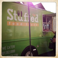รูปภาพถ่ายที่ Stuffed Food Truck โดย Kerry C. เมื่อ 3/18/2013
