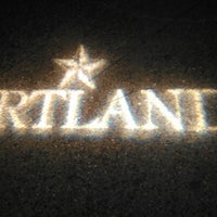 รูปภาพถ่ายที่ The Cortland โดย Wizard R. เมื่อ 12/22/2012