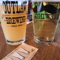11/28/2020 tarihinde Jamie H.ziyaretçi tarafından Outlaw Brewing'de çekilen fotoğraf