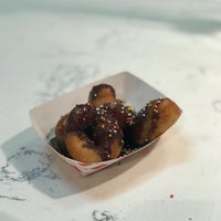 12/30/2017에 Vicky T.님이 Danny&amp;#39;s Mini Donuts에서 찍은 사진