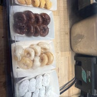 Foto scattata a Danny&amp;#39;s Mini Donuts da Vicky T. il 1/14/2024