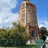 Foto diambil di Wasserturm Favoriten oleh geheimtip ʞ. pada 10/1/2023