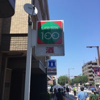 Photo taken at Lawson Store 100 by 修 三. on 7/15/2018