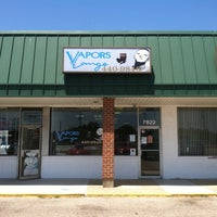 รูปภาพถ่ายที่ Vapors Lounge โดย William P. เมื่อ 6/21/2011