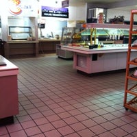 7/21/2011 tarihinde Kim T.ziyaretçi tarafından Haines Food Court'de çekilen fotoğraf