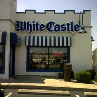 Photo taken at White Castle by Jorge Hugo G. on 7/31/2012