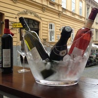 Das Foto wurde bei Wine Bar Basement von Dario D. am 6/20/2012 aufgenommen
