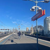 Photo taken at Milsons Point Station by 🚩Satang In Melbourne 🇦🇺 . on 6/14/2022