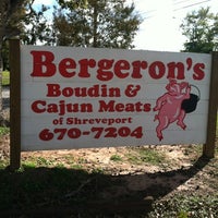 รูปภาพถ่ายที่ Bergeron&amp;#39;s Boudin And Cajun Meats โดย Kirk F. เมื่อ 11/10/2012