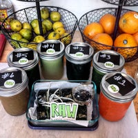 รูปภาพถ่ายที่ RAW - A Juice Company โดย Elyse T. เมื่อ 6/23/2015