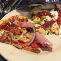 Photo taken at Frankie&amp;#39;s Pizza &amp;amp; Pasta by Kathy J. on 4/9/2016