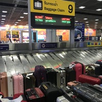 Photo taken at Baggage Claim 9 by Mandy🌾 on 11/18/2019