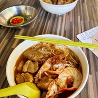 Photo taken at Beach Road Prawn Mee Eating House by Joan ChauFang K. on 11/1/2023