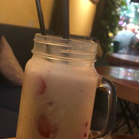 Foto diambil di M bistro ( the coffee, tea and dessert house) oleh Ai🇯🇵 W. pada 7/21/2018