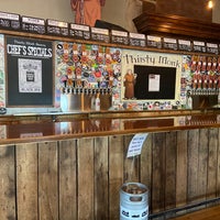 Photo prise au Thirsty Monk Brewery &amp;amp; Pub par Sue W. le10/1/2020