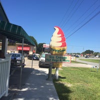 7/7/2016 tarihinde Sue W.ziyaretçi tarafından Twisty Cone Ice Cream &amp;amp; Cakes'de çekilen fotoğraf