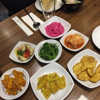 Photo taken at 아리랑 Shogun Korean / Japanese / Thai Restaurant by Jennifer X. on 1/31/2017