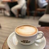 Photo taken at Caffè Nero by Dina Bint Nasser on 5/26/2023