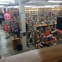 Photo taken at Powell&amp;#39;s City of Books by Takeshi T. on 2/8/2015