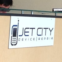 Das Foto wurde bei Jet City Devices von Jared J. am 2/10/2014 aufgenommen