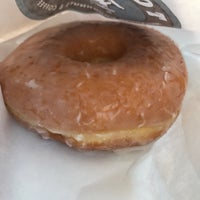 Photo taken at Top Pot Doughnuts by Adrian L. on 8/28/2018