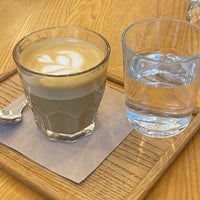 10/6/2022 tarihinde Filipziyaretçi tarafından Monogram Espresso Bar'de çekilen fotoğraf