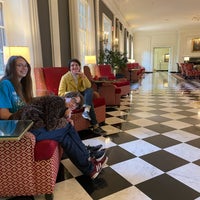 Foto diambil di The Dearborn Inn, A Marriott Hotel oleh Amy P. pada 11/12/2021