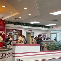 Photo taken at In-N-Out Burger by Amy P. on 10/19/2022
