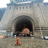 Photo taken at Brooklyn Flea - Dumbo by Amy P. on 12/17/2023