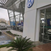 Photo taken at Green Automóveis VW by 𝓓𝓲𝓮𝓰𝓸 . on 2/27/2020