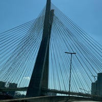 Photo taken at Ponte Octávio Frias de Oliveira (Ponte Estaiada) by 𝓓𝓲𝓮𝓰𝓸 . on 4/27/2024