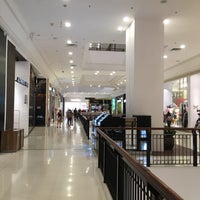 รูปภาพถ่ายที่ Shopping Metrô Santa Cruz โดย 𝓓𝓲𝓮𝓰𝓸 . เมื่อ 9/16/2020