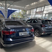 Photo taken at Green Automóveis VW by 𝓓𝓲𝓮𝓰𝓸 . on 3/4/2022